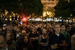 Der bliver demonstreret for og imod dagens afstemning om selvstændighed for Catalonien. Billedet er fra Barcelona tidligt i dag, hvor demonstranter demonstrerer for at afstemningen skal finde sted.  