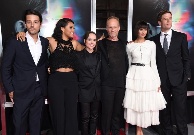 De fem hovedrolleskuespillere og instruktøren ses her til premieren på Ace Hotel i Los Angeles forleden. Fra venstre: Diego Luna, Kiersey Clemons, Ellen Page, Niels Arden Oplev, Nina Dobrev og James Norton.   