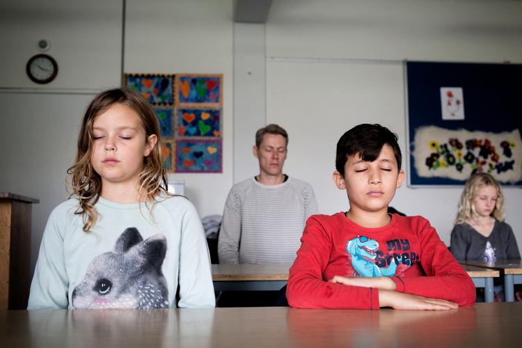STILHED. Eleverne i 3.c på Hvalsø Skole laver mindfulness hver dag. Og de er meget glade for deres mentale pause, fordi de får tømt hovederne og føler sig rolige.   