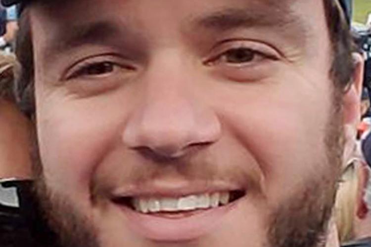 Sygeplejeren Sonny Melton greb sin hustru, Heather, og begyndte at løbe, da han blev ramt.  
