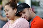 Mindst 59 blev dræbt og 527 meldes såret efter massakren i Las Vegas. Rosa and Alan Duarte var stærkt påvirkede ved en  mindegudstjeneste i går.  