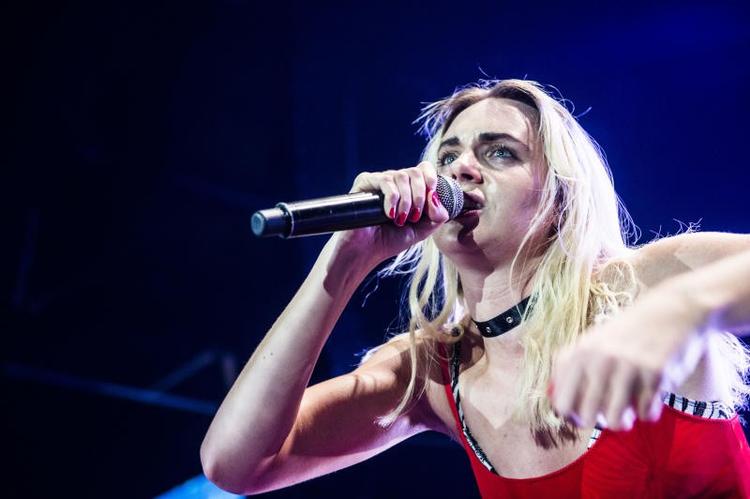 Til skisportbegivenheden kan man bl.a. opleve en koncert med Mø. Hun optræder lørdag 4. november. 