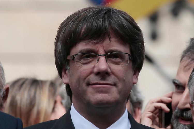 »Regeringen i Catalonien vil handle enten i slutningen af denne uge eller i begyndelsen af næste, siger Carles Puigdemont til britiske BBC. 
