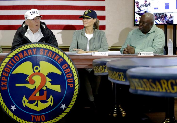 Donald Trump under besøget i Puerto Rico. 