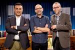 Forfatter Flemming Møldrup (i midten), som mange kender som livsstilsekspert i DR-programmet 'Kender du typen' er vært på DR's nye program 'Vild med bøger'. Til venstre for ham står Naser Khader og til højre Tom Buk-Swienty.  