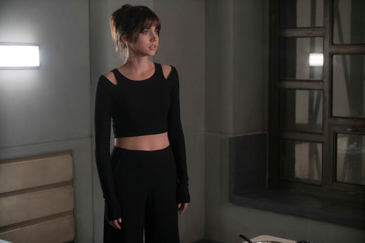 Ana de Armas ses her i en scene fra den nye 'Blade Runner'.  