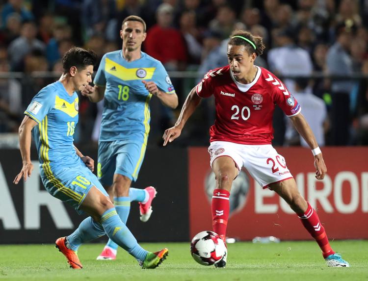 Yussuf Poulsen skal frem og støtte Andreas Cornelius i det danske angreb i kampen mod Montenegro torsdag aften.
   