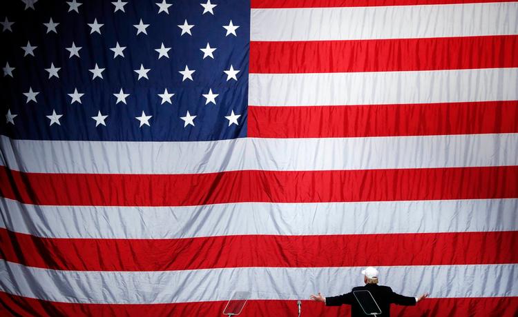 Kun fire politikere deltog, da Trumps bud på USA's nye ambassadør i Danmark skulle udspørges. Og i det hele taget er Carla Sands et så ubeskrevet blad, at vi ikke har kunnet finde et billede af hende i vores fotodatabase. 
   