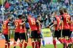 Belgiens Dries Mertens (i midten) fejrer sin scoring sammen med sine holdkammerater.  