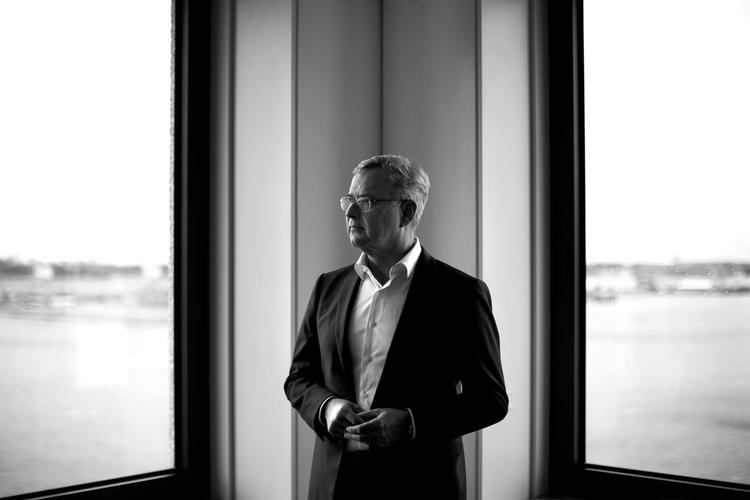 »Vi vil få andre problemstillinger af den her type. Jeg tror, man må prøve at finde nogle andre løsninger end de her automatreaktioner med at forbyde ting«, siger administrerende direktør i Mærsk, Søren Skou. 