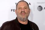 Harvey Weinstein er fortid hos Weinstein Company. 
   