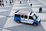 Malmøs kirkegårdsgravere skal nu på kursus i at håndtere truslerne fra bevæbnede deltagere i begravelser. I Gøteborg er politiet med ved 'risikobegravelser'. 