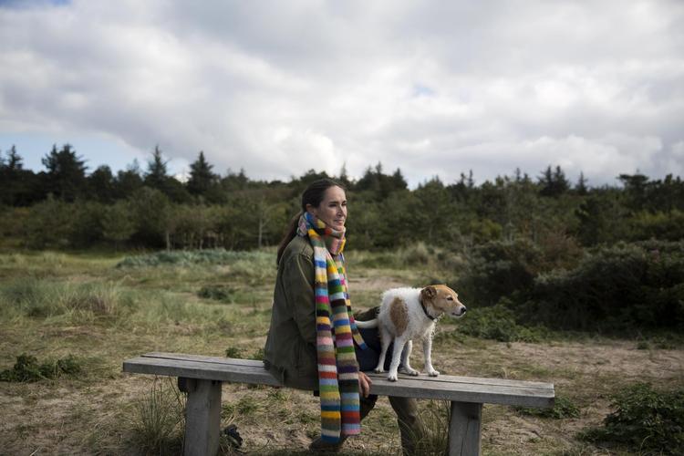 Tisvilde er det eneste sted på Sjælland, som minder Signe Wenneberg om den jyske vestjysk, hvor hun har sine aner fra.  