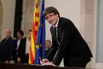 Underskriften er sat nogle timer efter, at Puigdemont holdt en tale i den spanske regions parlament i Barcelona. 