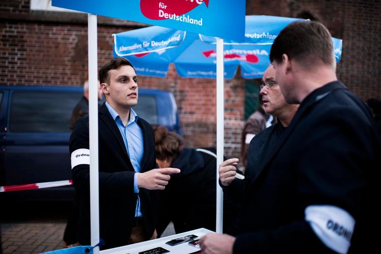 Det heroiske, som varmer vrede menneskemassers selvforståelse, er i dag indskrevet i AfD’s partiprogram. 
 