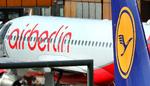 81 rød-hvide fly fra Air Berlin kan snart blive iført Lufthansas blå-gule farver. 
