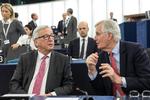 EU's chefforhandler Michel Barnier (til højre) sammen med kommisionsformand  Jean-Claude Juncker. 