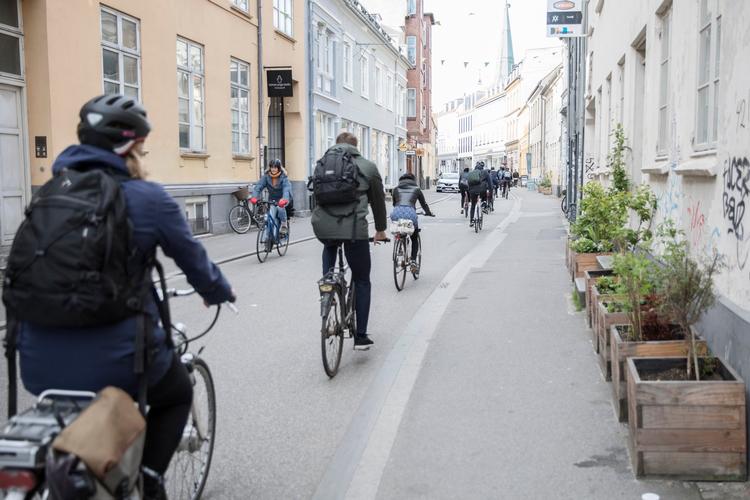 Myldretid i Mejlgade i Aarhus, en af byens særlige cykelgader. Især i de store byer er kommunalvalgets kandidater rede til at tage plads fra bilerne for at sikre plads til cyklisterne i gaderne. 