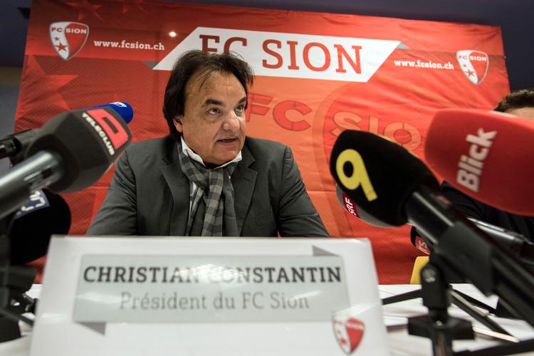 Christian Constantin er ikke bare kendt for at fyre trænere i hobevis. Nu kan han skrive overfald på sit generalieblad.  