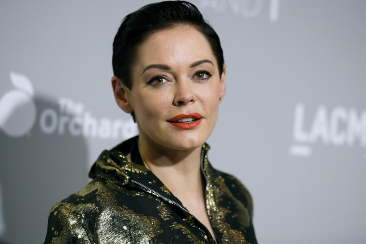 Hun beskrives som en enmandshær, der siger fra og kæmper mod sexismen i Hollywood. Pludselig blev hendes Twitter-konto suspenderet. Foto: AP 