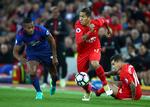 Sidste sæsons møde mellem de to store engelske klubber på Anfield sluttede 0-0. Det var en af de kampe, der blev ødelagt af for mange taktiske overvejelser – særligt fra United-manager José Mourinhos side. Roberto Firmino prøvede, at sætte gang i noget, men Uniteds Eric Bailly var over ham som en skygge.  