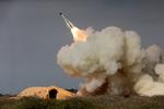 USA og en række andre lande har længe frygtet, at Iran vil udvikle atomvåben og har derfor indgået en atomaftale med landet. Iran tester her et langtrækkende S-200-missil i 2016. 