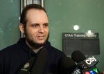 
    Joshua Boyle ville ikke svare på spørgsmål men fortalte kort, hvad parret havde været udsat for i fangenskab. 
