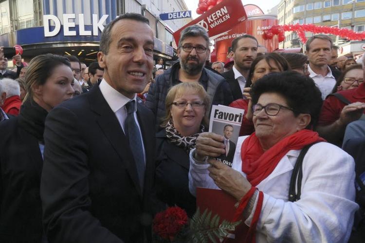 Det østrigske Socialdemokrati SPÖ's formand Christian Kern står ifølge den allersidste meningsmåling til en historisk tredjeplads. 