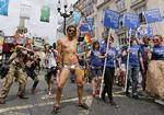 
    Tolerance over for lesbiske og bøsser spiller en stor rolle, når folk vælger en weekenddestination. Her er det Pride London Parade i juli i år. 