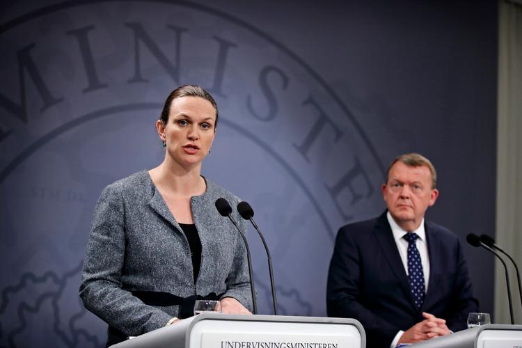 Regeringen har fremsat et lovforslag, som vil gøre det lettere for privatskoler at tage imod nyankomne flygtninge børn. Her ses undervisningsminister Merete Riisager (LA) og statsminister Lars Løkke Rasmussen (V).
   