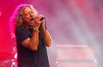 Robert Plant, som netop er aktuel med albummet 'Carry Fire', da han optrådte på The Bonnaroo Music and Arts Festival juni 2015.  