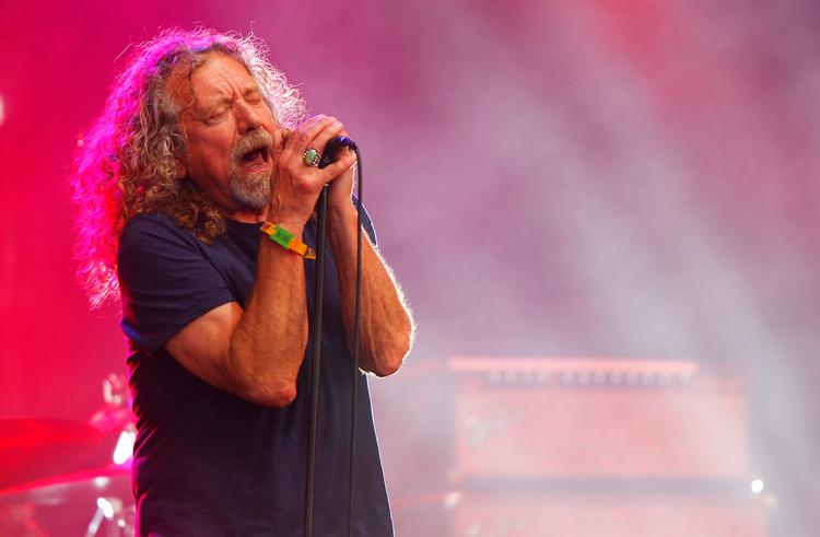 Robert Plant, som netop er aktuel med albummet 'Carry Fire', da han optrådte på The Bonnaroo Music and Arts Festival juni 2015.  