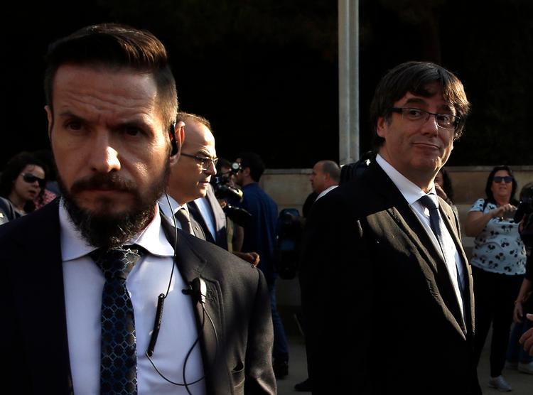 Carles Puigdemont (t.h.) står i spidsen for kampen for catalansk løsrivelse. 