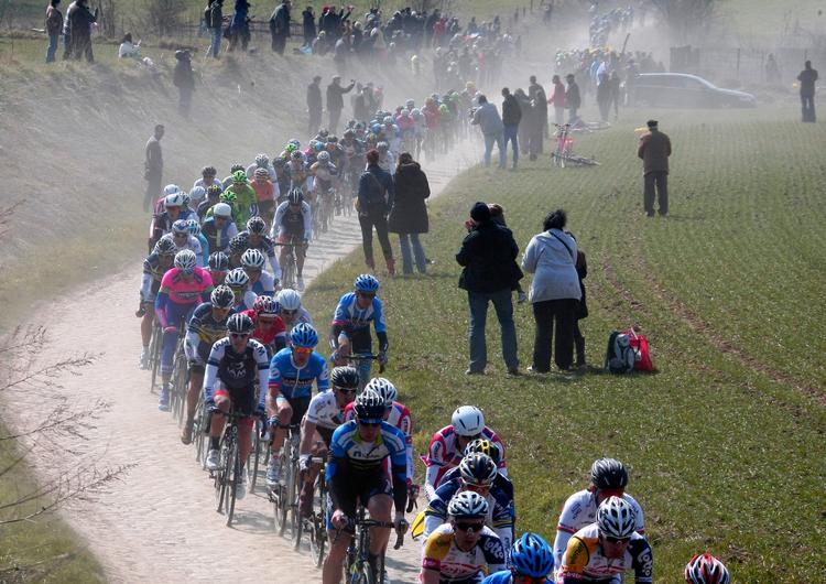 Brostenene fra Paris-Roubaix ventes at dukke op i næste års Tour de France.
   