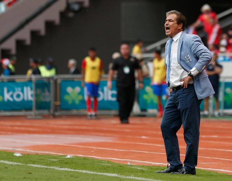 Honduras' landstræner Jorge Luis Pinto er stærkt utilfreds med Fifa-planlægningen angående hans holds VM-playoff i næste måned.
   