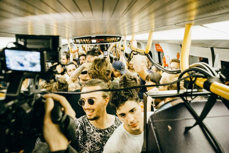 De fire kunstnere, som spiller i løbet af metroturen, er Fruit, Astrid Sonne, Code Walk og Anastasia Kristensen. Billedet er fra sidste års Trans Metro Express.  