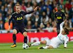 En nuværende og tidligere Tottenhamspiller på Bernabeu: Christian Eriksen og Luka Modric. 