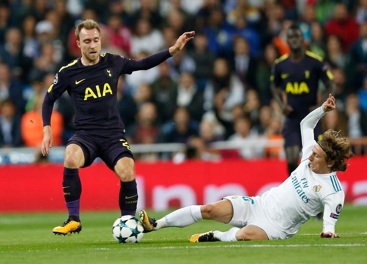 En nuværende og tidligere Tottenhamspiller på Bernabeu: Christian Eriksen og Luka Modric. 