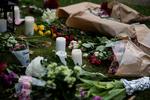 Blomster på gerningsstedet for drabet på den 16-årige dreng, som fandt sted mandag aften.  