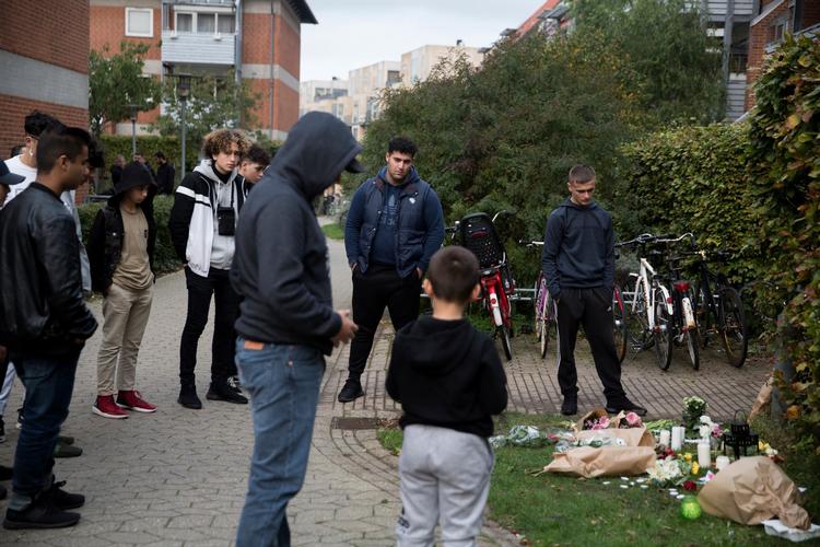 Politiet kommer med en appel til vidner, særligt til unge, som kan være bange for at henvende sig til politiet, om at træde frem med informationer i sagen om drabet på den 16-årige mandag aften.  