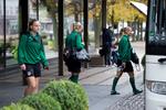 Onsdag kørte kvindelandsholdet i bus til Dragør Boldklub for at træne. Der var ingen kommentarer til pressen, hverken foran hotellet eller på boldklubbens baner. Torsdag var der stadig tavshed, og spillerne blev inde på hotellet hele dagen.  
