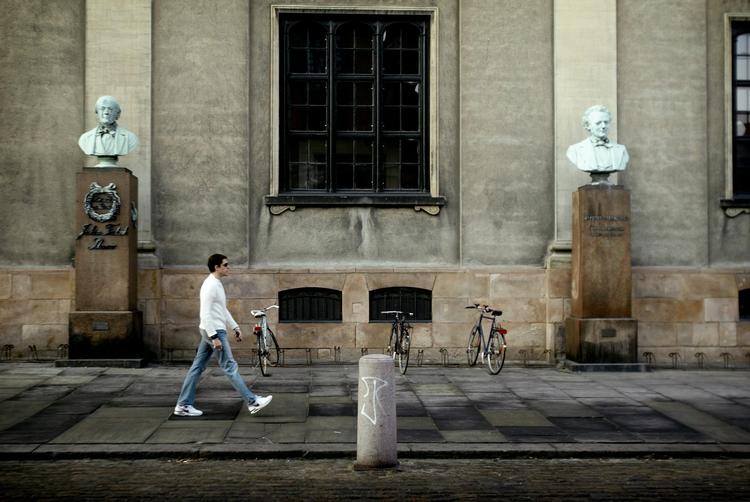 
   I 2010 fik 2.085 studerende fra EU-lande udbetalt SU-lån i Danmark. I 2016 var det tal, på grund af markant flere udenlandske studerende, steget til 4.250.  