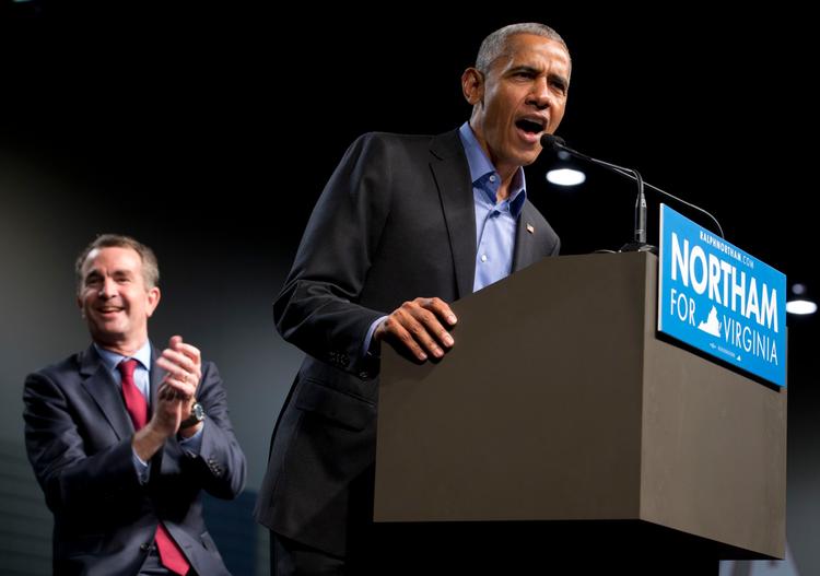 Barack Obama var først i New Jersey og siden i Virginia, hvor han førte valgkamp for Ralph Northam (t.v.). 