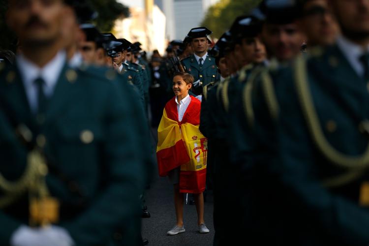 Spaniens regering vil holde valg i Catalonien i januar i forbindelse med den såkaldte artikel 155, der gør det muligt at opløse Cataloniens selvstyre.
   
