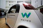 Googles selvstyrende bilprojekt har heddet Waymo siden sidste år. Nu har begge firmaers moderselskab investeret et stort pengebeløb i endnu et firma med chaufførløse ambitioner: Ubers ærkerival, Lyft.  