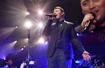 Efter udgivelsen af sit debutalbum vandt Sam Smith tre Grammy-statuetter ved prisuddelingen i Los Angeles i 2015. 