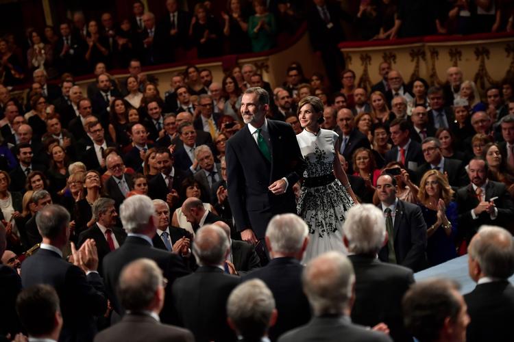 »Vi har levet og delt succeser og fiaskoer, triumfer og ofre, som har samlet os i glæde og nød. »Det må vi ikke glemme«, sagde kong Felipe i talen, der bliver holdt i forbindelse med uddelingen af Premios Princesa de Asturias. 