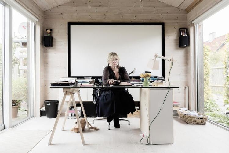 »Man bliver aldrig færdig med at forklare et menneske«, fortæller Birgitte Stærmose, instruktør bag biografaktuelle 'Darling'. 