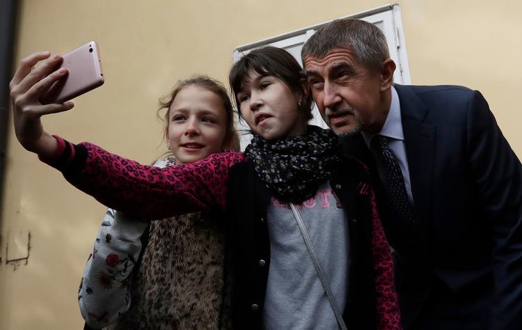 Tjekkerne er vilde med Andrej Babis, der står til at blive ny regeringsleder efter valget. 