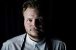 
Om der går seks måneder eller mere, og om gourmetrestauranten genåbner i København eller et helt andet sted, kan chefkokken Rasmus Munk ikke svare på. Lige nu handler det om få retænkt hele konceptet, forklarer han. 
   